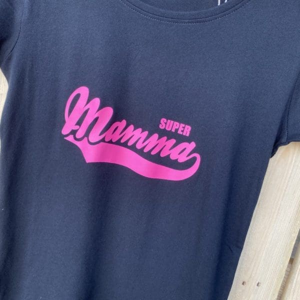 Super Mamma (Baseball) svørt..jpg