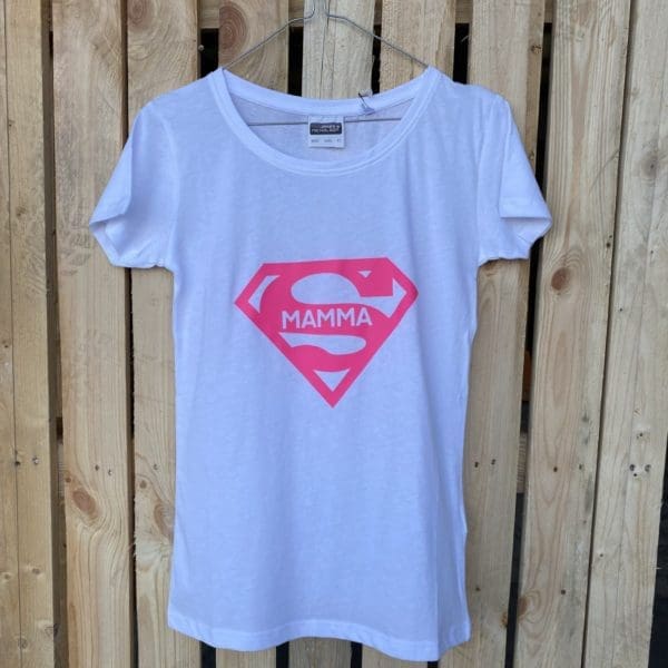 Super Mamma hvít.jpg