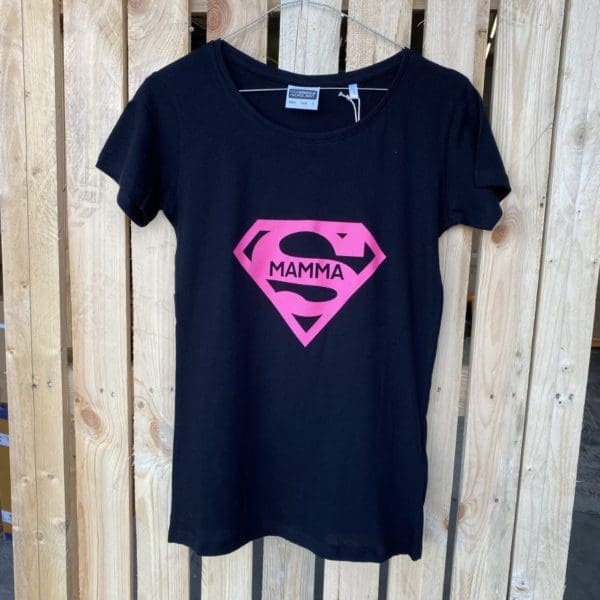 Super Mamma svørt.jpg