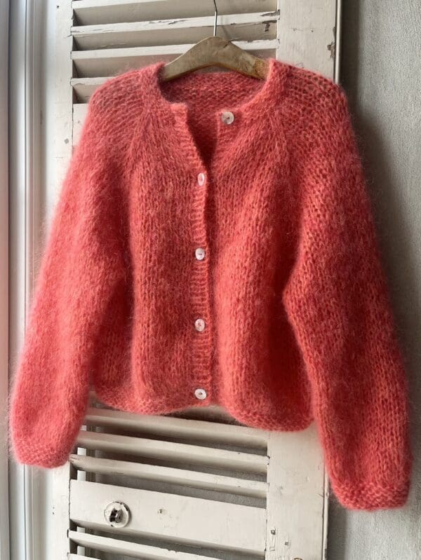 Uppskrift - FEMJA CARDIGAN Med smalle ærmer