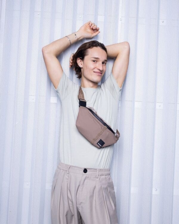 BLAZE beltitaska 30x15x7,5cm Scandi Taupe