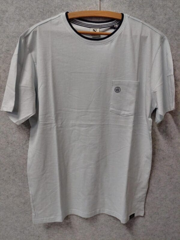 T-shirt v/bringulumma, ljósablá