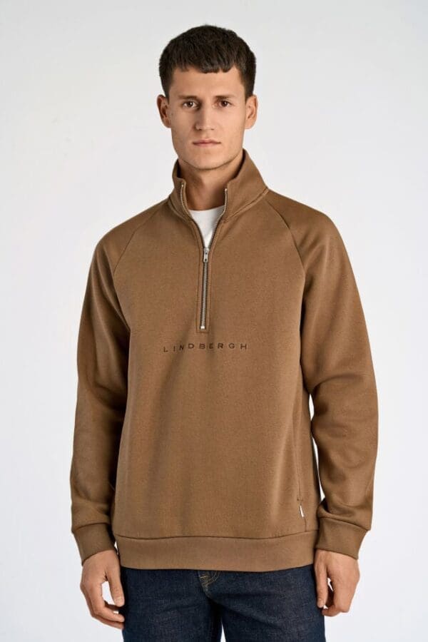 Sweatshirt v/hálvum snarlás, brún