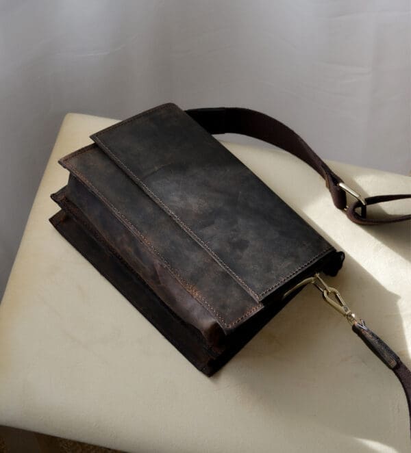 Dolly taska 16x22x10,5cm brún