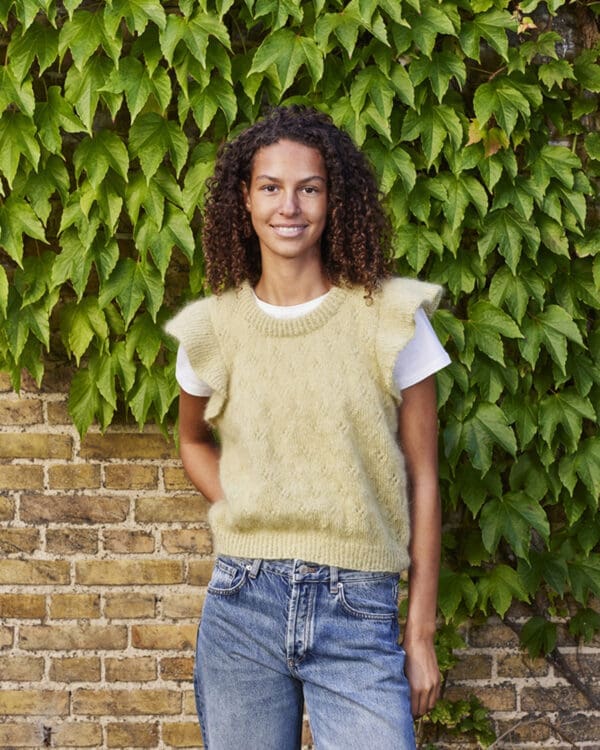 Bella Vest med hulmønster og flæsekant bindiuppskrift